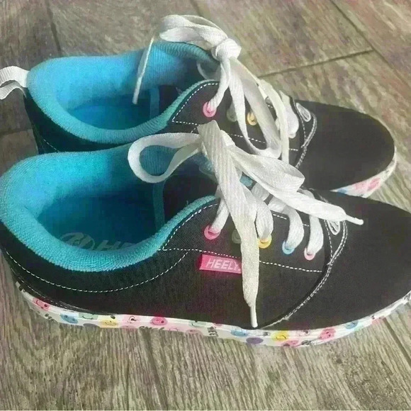 Heelys Black Rainbow Smiley Face  Design 
Skate Shoes size 7 woman - Picture 8 of 8